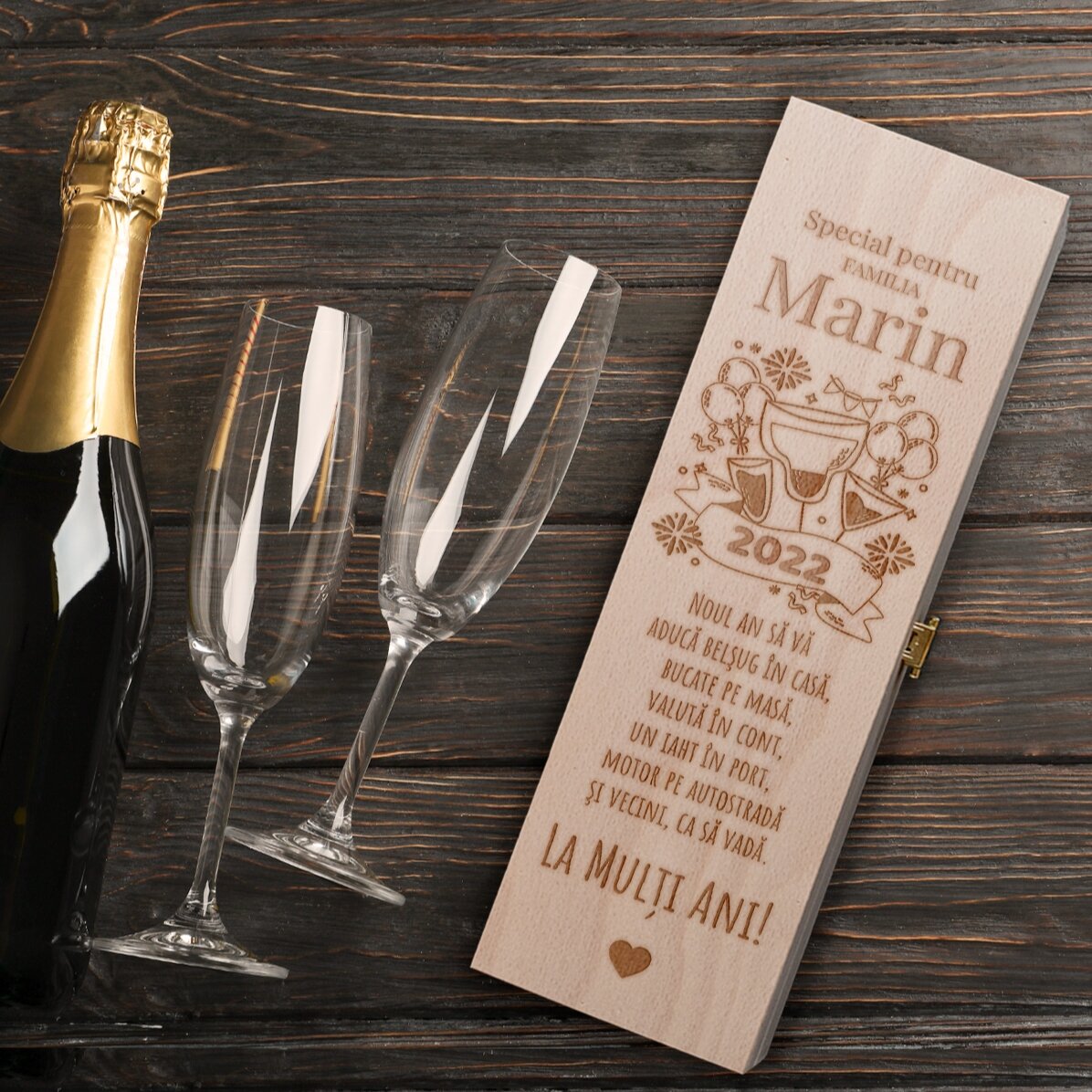 Personalised sparkling wine box with New Year