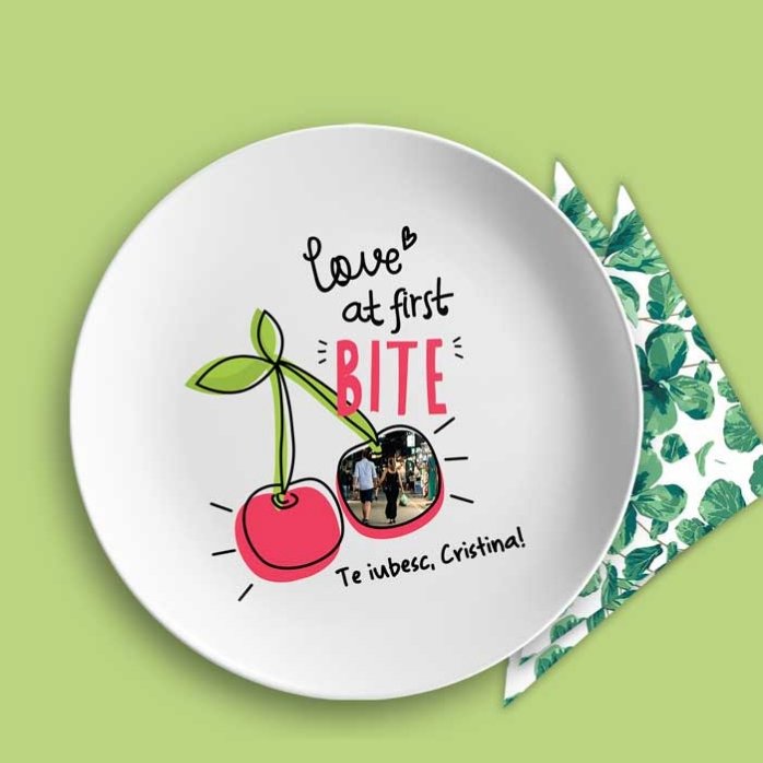 Personalisierter Teller mit Foto und Text – Love at first bite