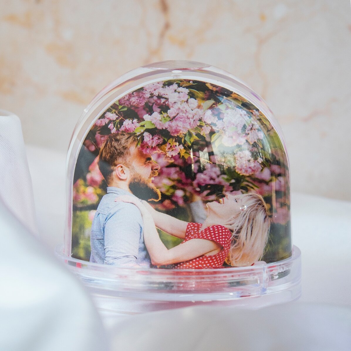 Personalisierte Schreibtischkugel mit Foto und Text – Memories
