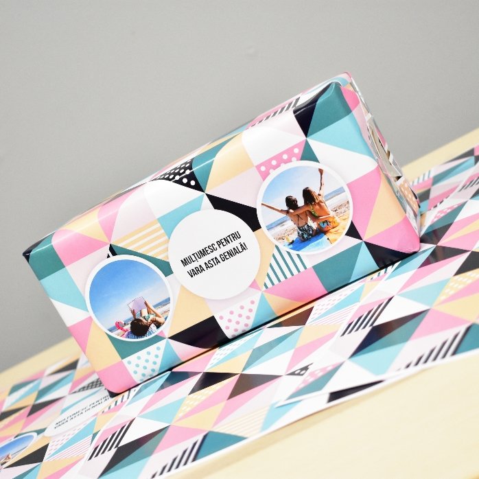 Individuell gestaltetes Geschenkpapier mit 2 Fotos und Text