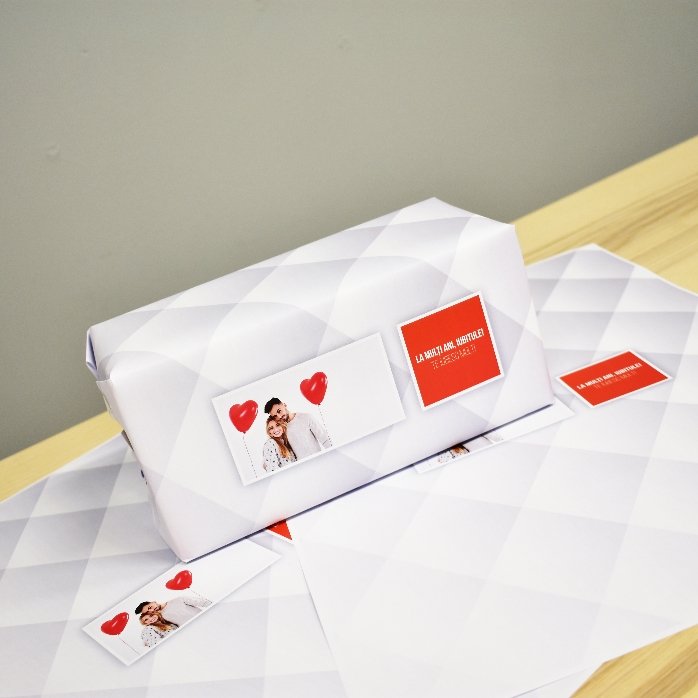 Individuell gestaltetes Geschenkpapier mit einem Foto und einem Text