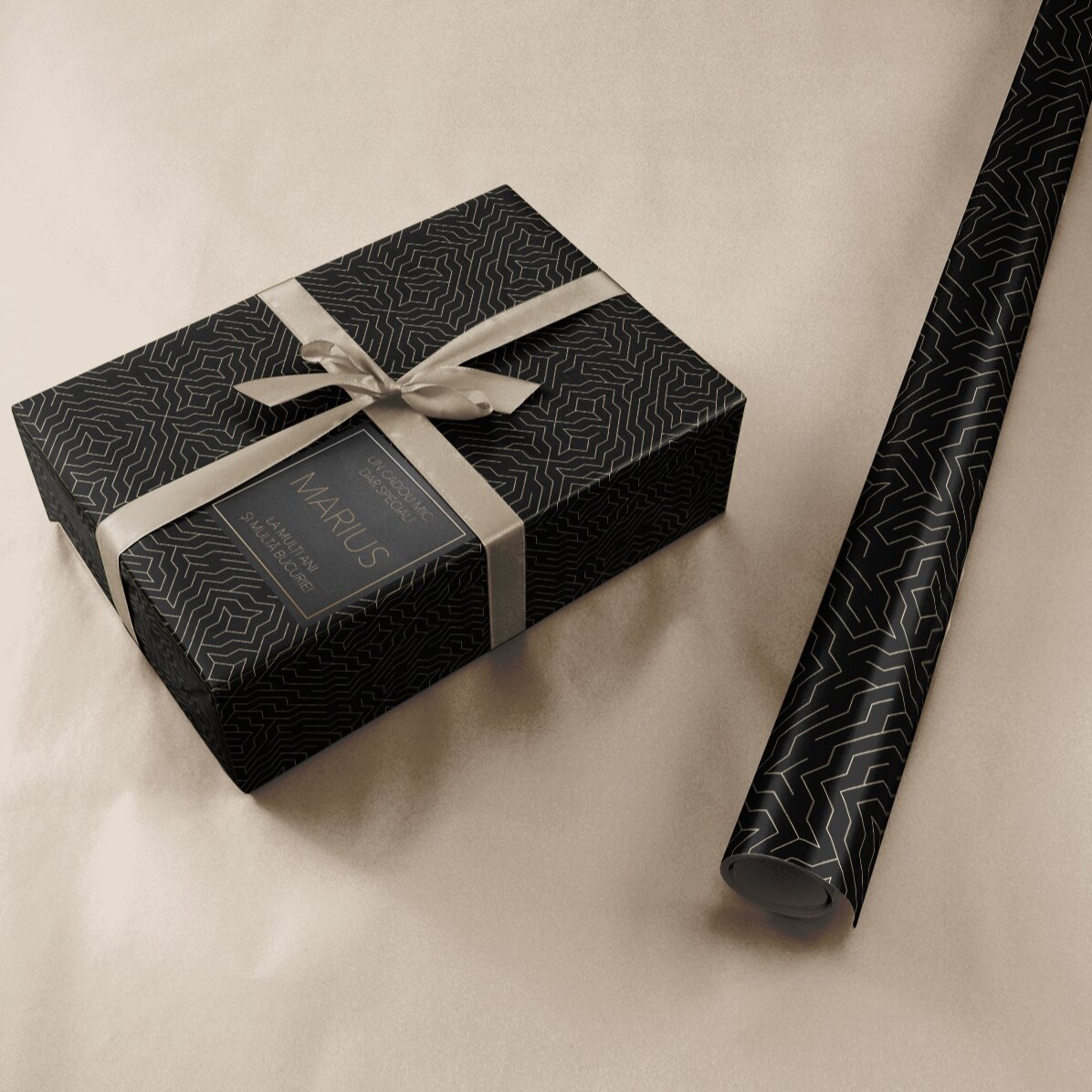 Individuell gestaltetes Geschenkpapier mit Text – Schwarz & Gold
