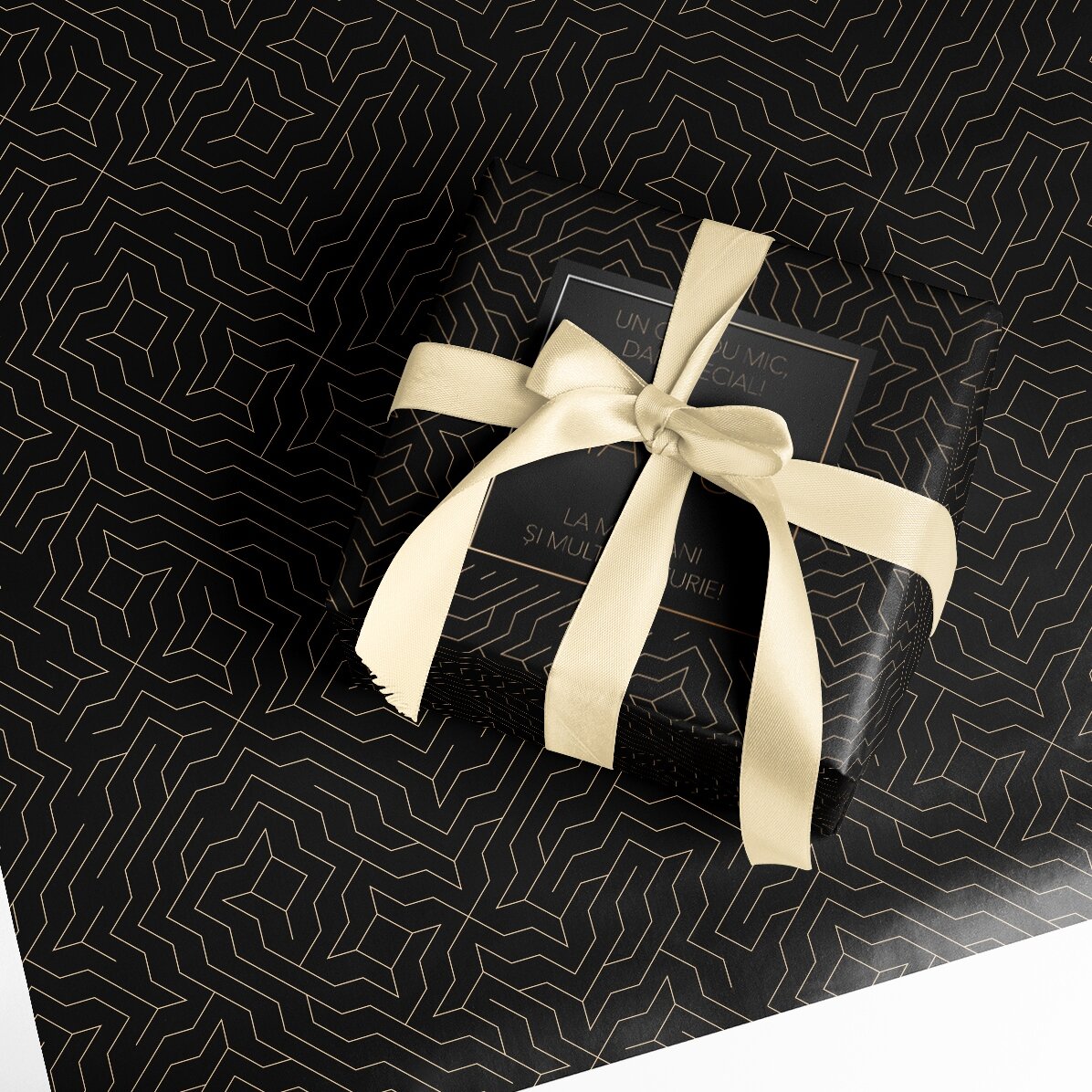 Individuell gestaltetes Geschenkpapier mit Text – Schwarz & Gold