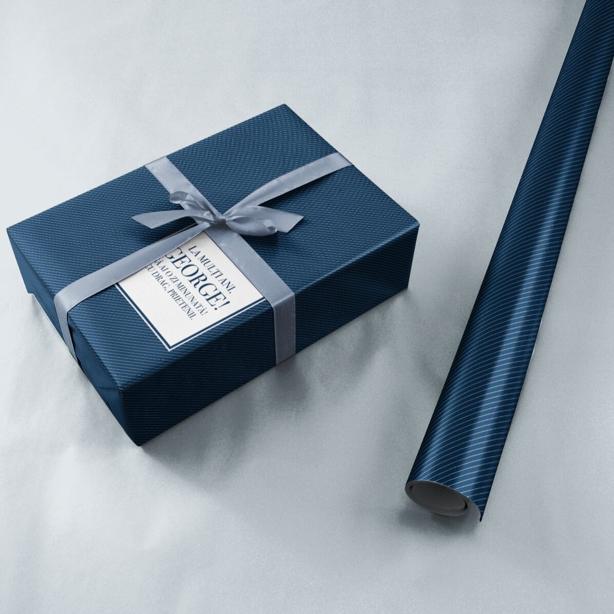 Individuell gestaltetes Geschenkpapier mit Text – Dunkelblau