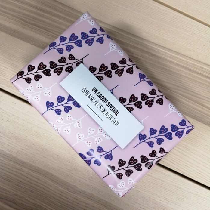 Individuell gestaltetes Geschenkpapier mit Text – Blätter