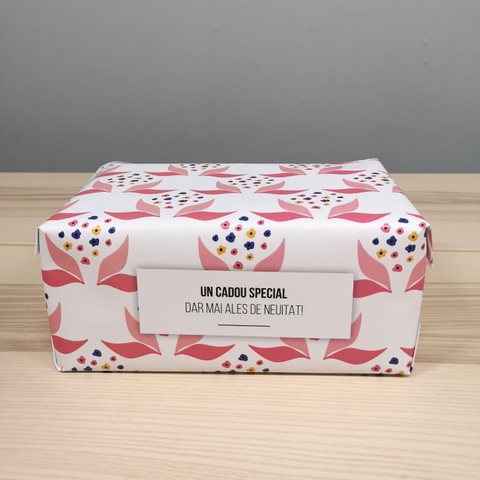 Personalised gift wrapping paper with text - Floricele