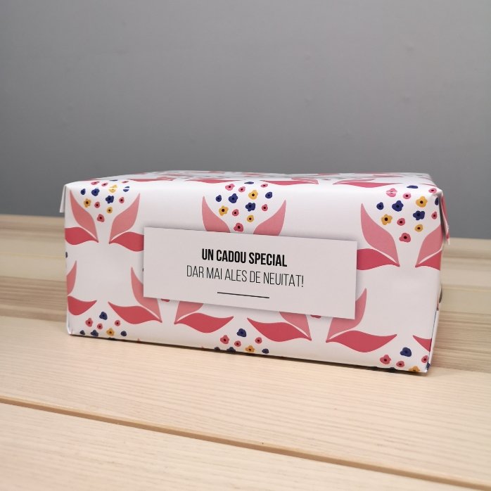 Personalised gift wrapping paper with text - Floricele