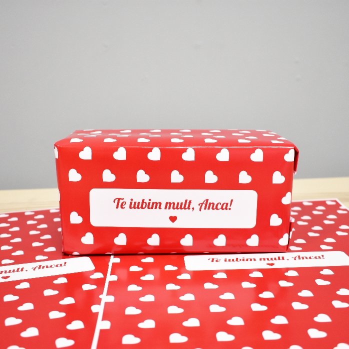 Individuell gestaltetes Geschenkpapier – Herzchen-Motiv