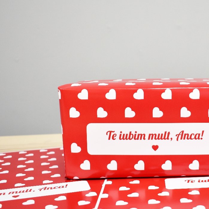 Individuell gestaltetes Geschenkpapier – Herzchen-Motiv