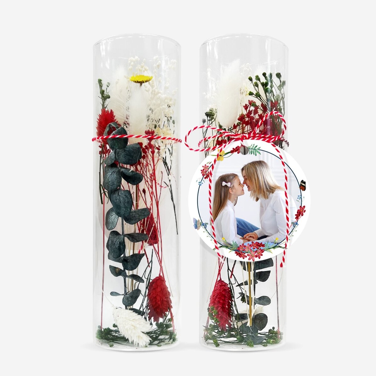 Martisor-Dekoration aus Glas mit konservierten Blumen, individuell mit einem Foto gestaltet