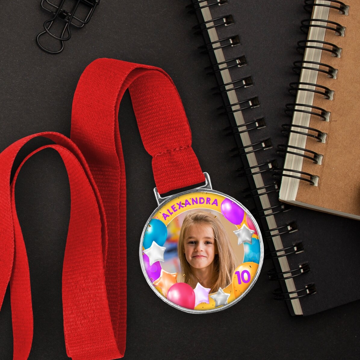 Personalisierte Medaille mit Foto und Text – Happy Birthday