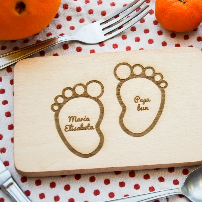 Individuell gestaltetes Mini-Schneidebrett – Baby-Fußabdruck