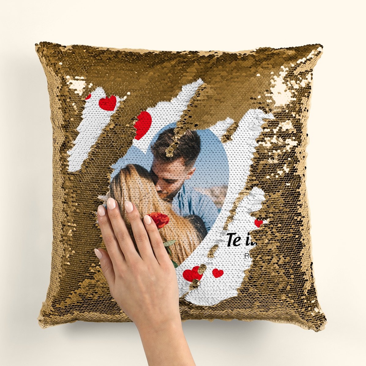 Personalisiertes Paillettenkissen mit einem Foto und einer Liebesbotschaft