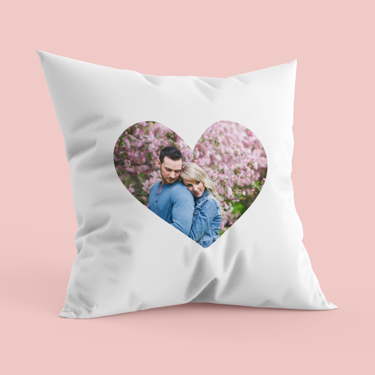 Personalisiertes Kissen mit einem Foto in Herzform