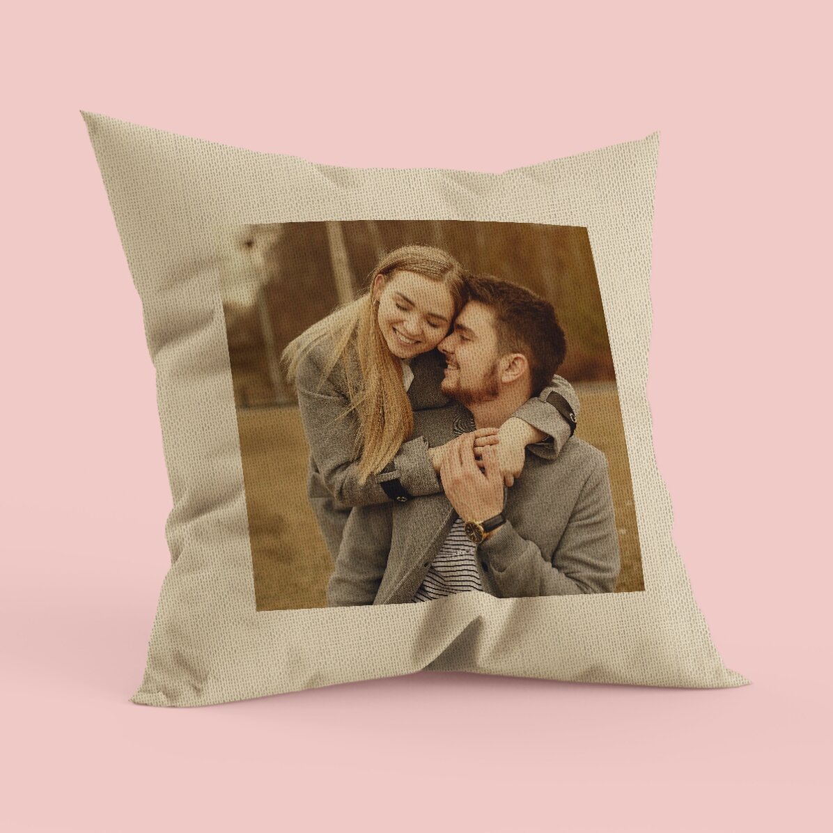 Personalisiertes Kissen mit einem quadratischen Foto – In