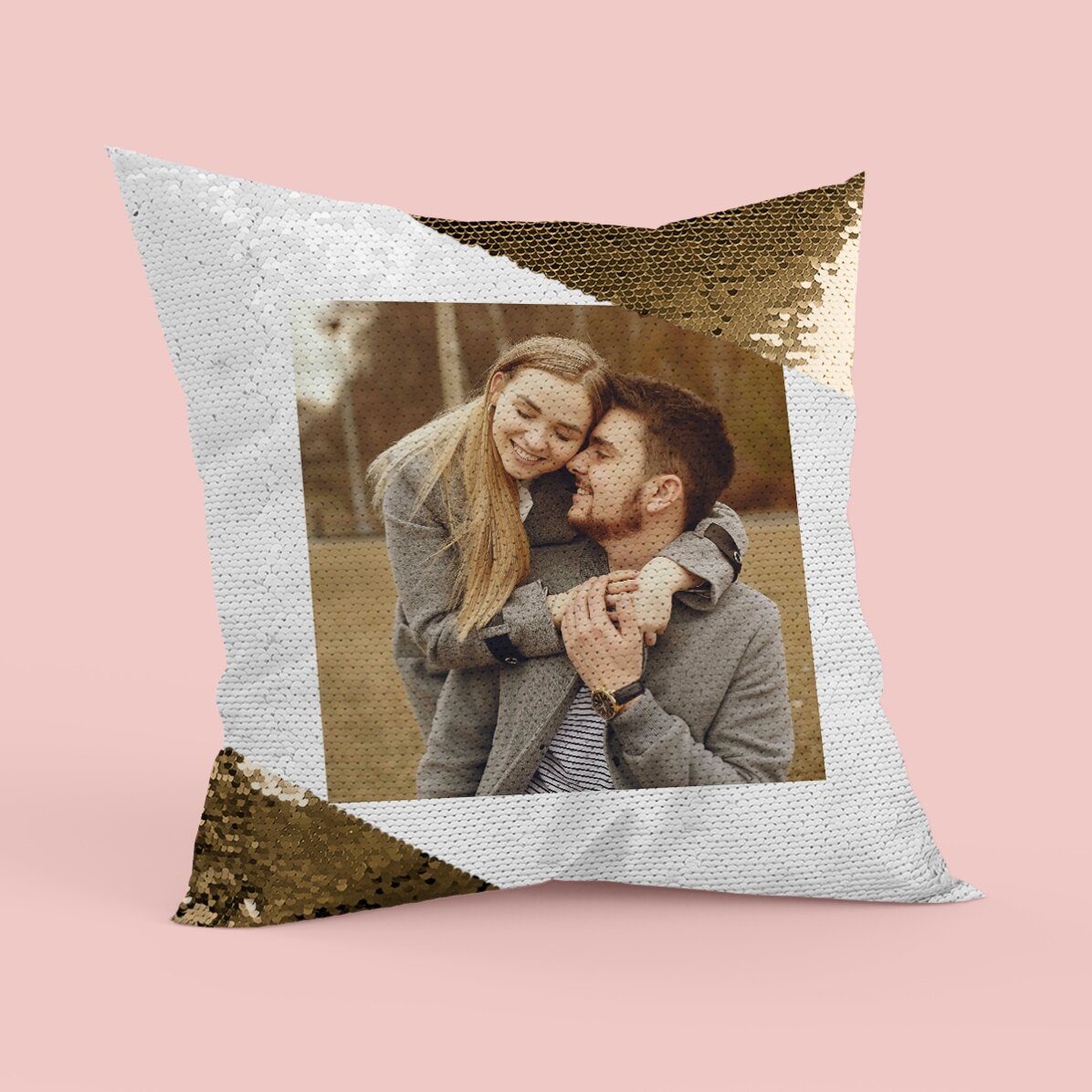 Personalisiertes Kissen mit einem quadratischen Foto – goldene Pailletten
