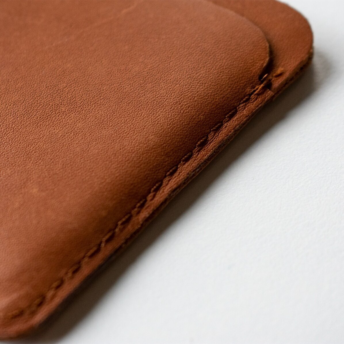 Personalisierte Lederbrieftasche mit QR-Code und Telefonnummer
