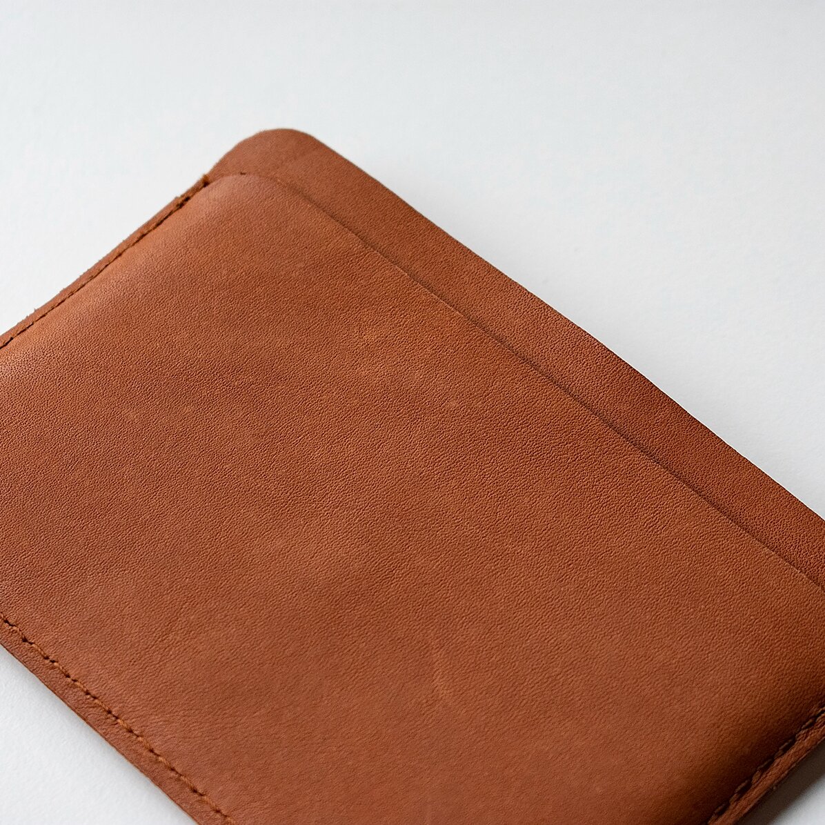 Personalisierte Lederbrieftasche mit Initialen