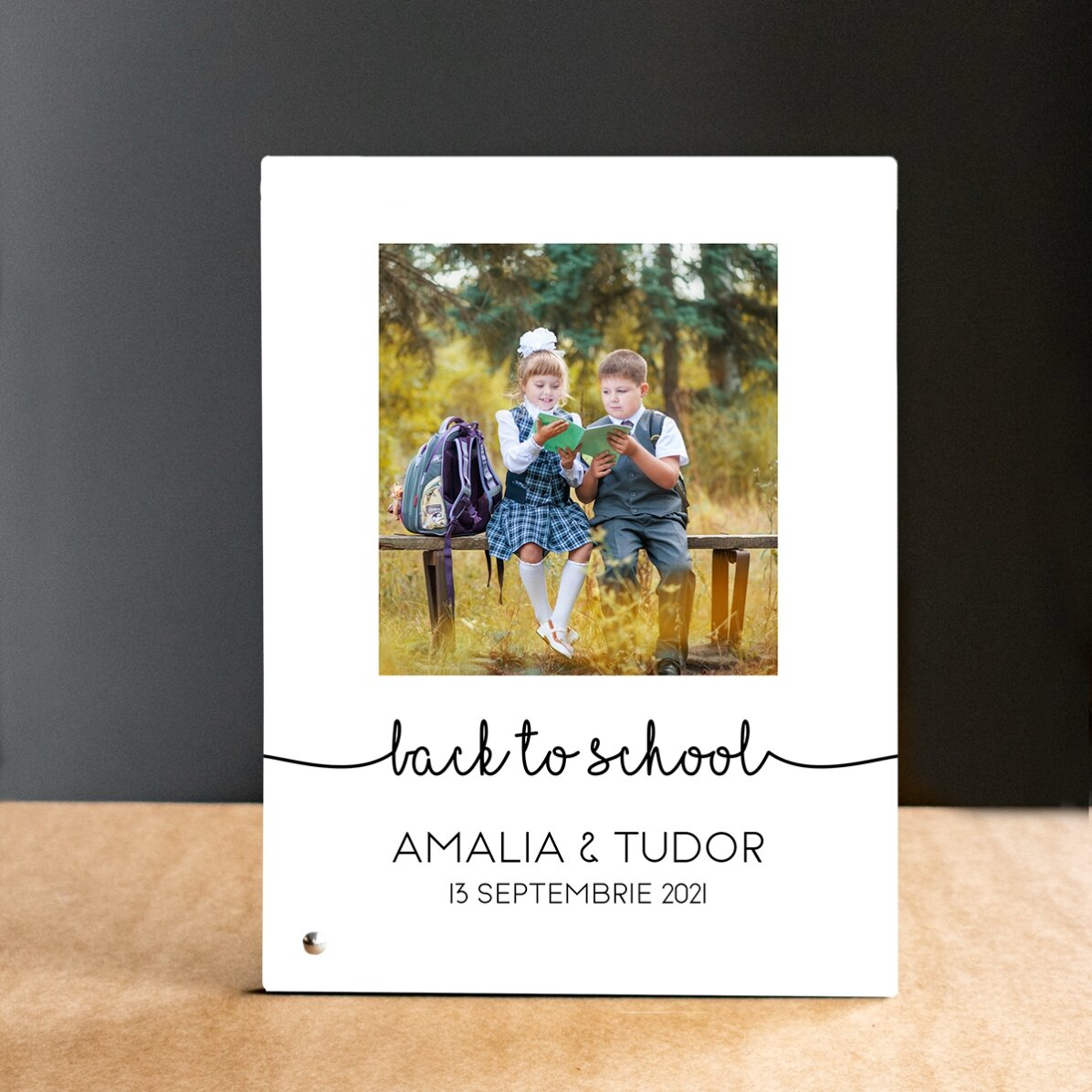 Personalisierter Fotorahmen für den Schreibtisch mit einem Foto und einem Text – „My first day“