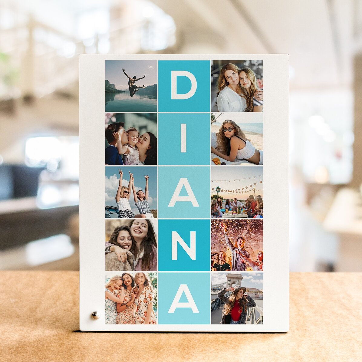 Personalisierter Fotorahmen für den Schreibtisch mit 10 Fotos und einem 5-Buchstaben-Namen in vertik