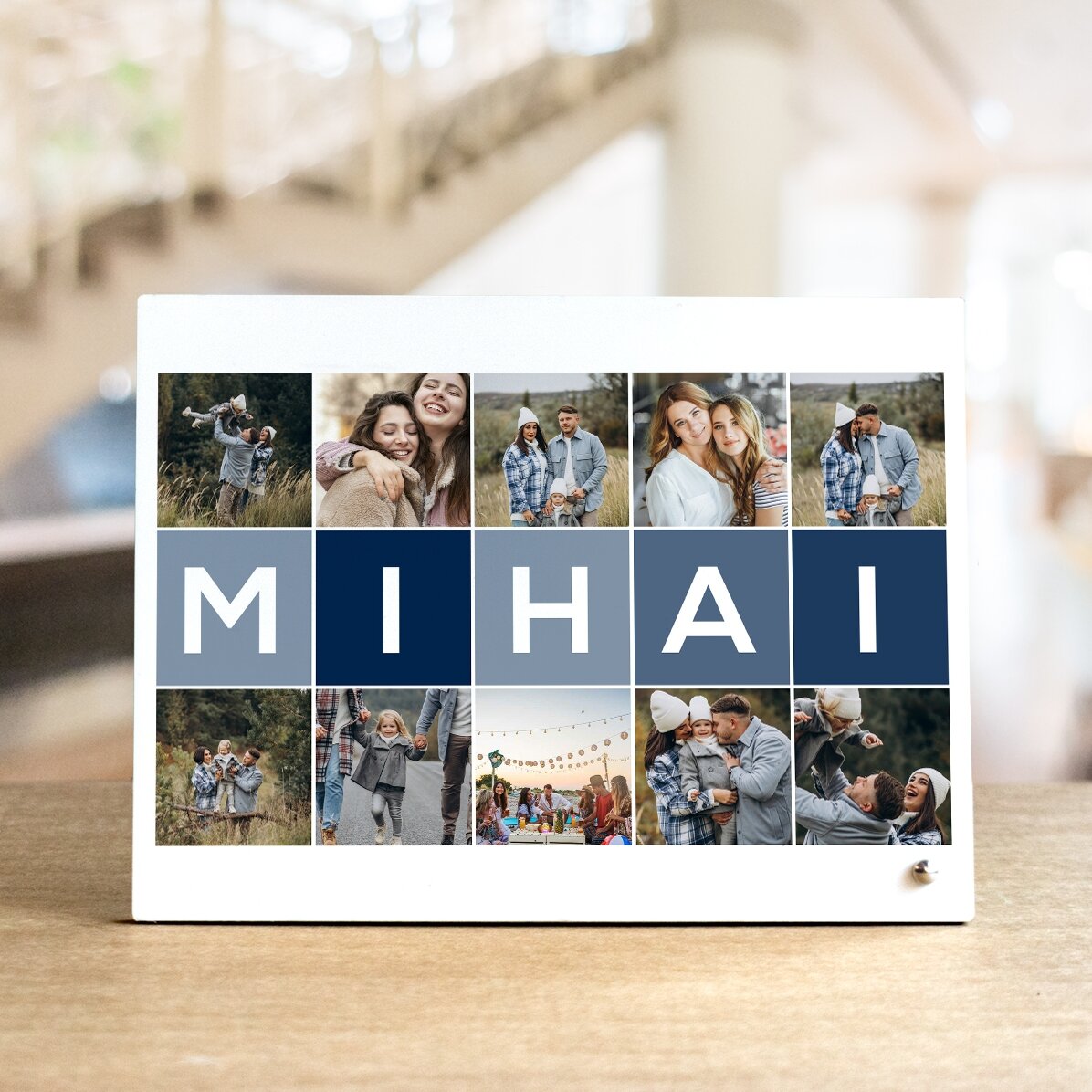 Personalisierter Fotorahmen für den Schreibtisch mit 10 Fotos und einem Namen aus 5 Buchstaben