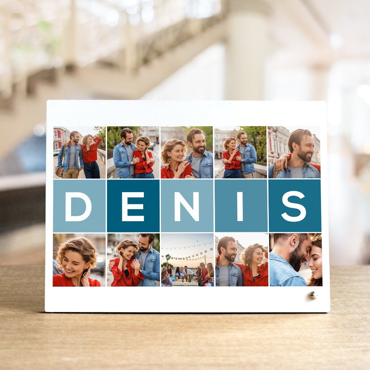 Personalisierter Fotorahmen für den Schreibtisch mit 10 Fotos und einem Namen aus 5 Buchstaben