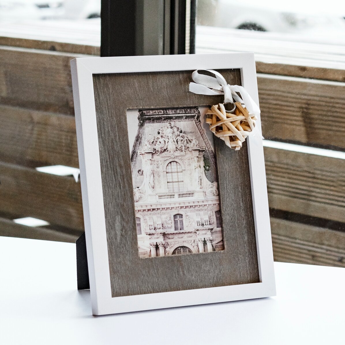 Fotorahmen mit Schleife und Herz aus Holz, 18,5 x 23,5 cm