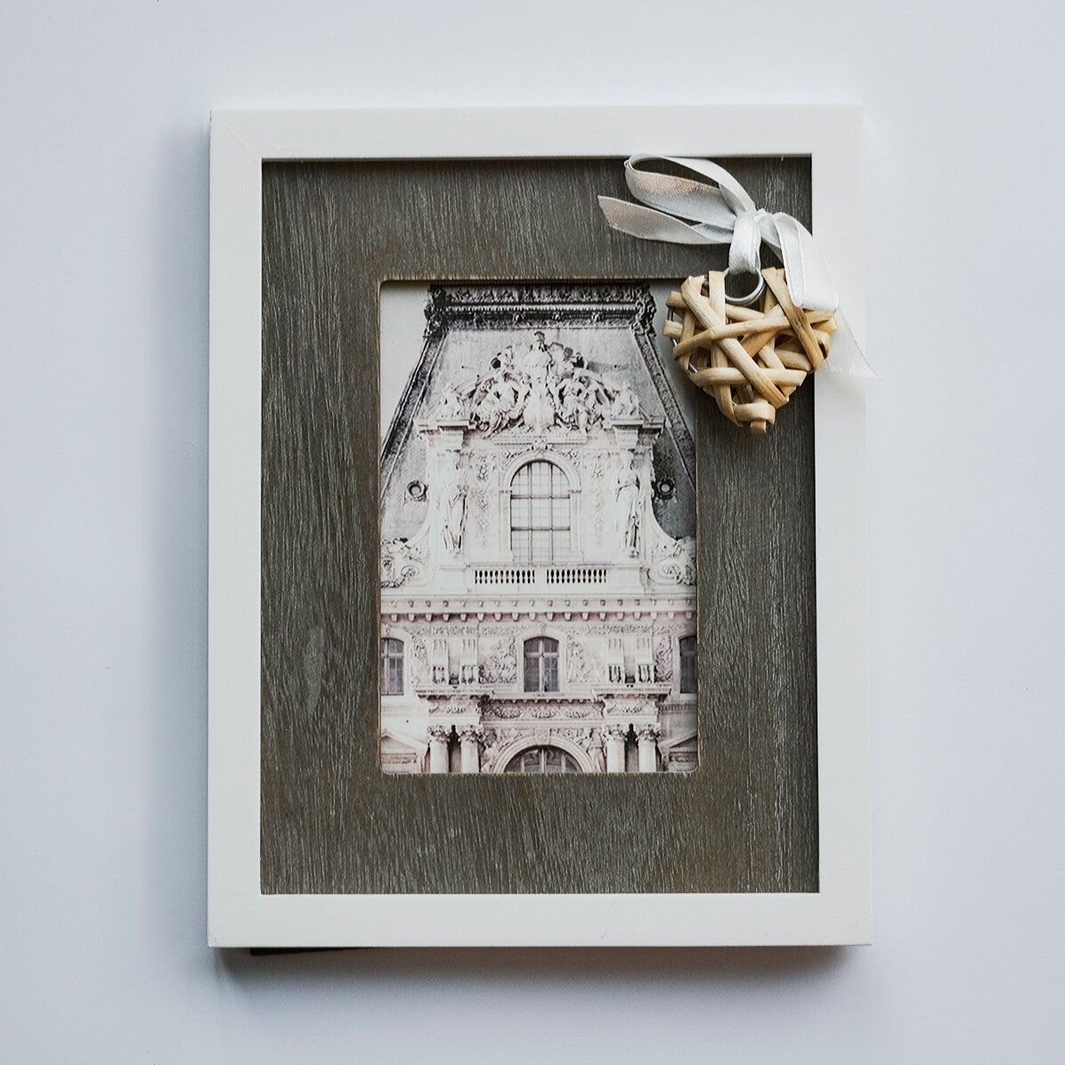Fotorahmen mit Schleife und Herz aus Holz, 18,5 x 23,5 cm