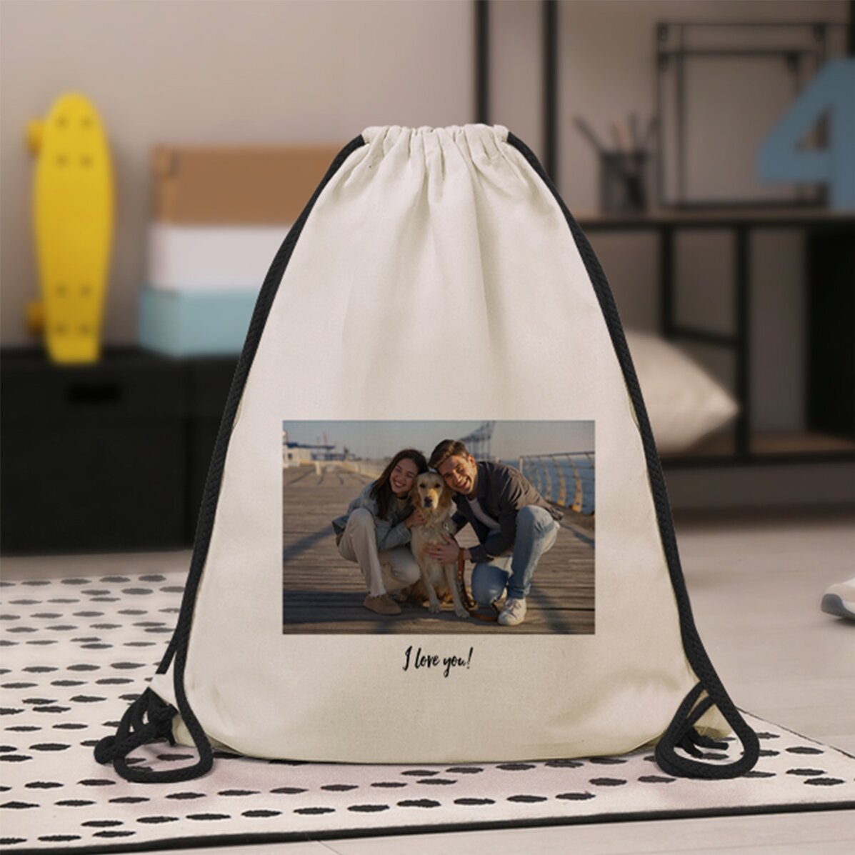 Personalisierter Rucksack mit einem Querformatfoto und Text