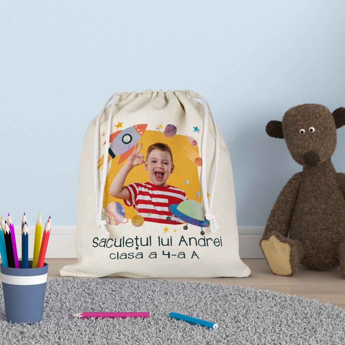 Personalisierte Kindergartentasche mit Text und einem Foto – Space Rocket