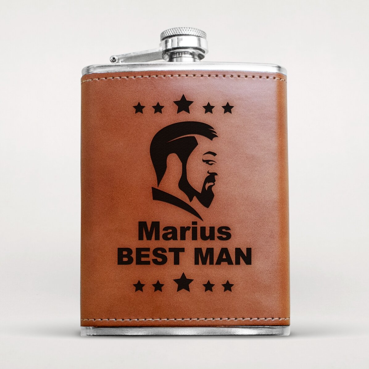 Personalisierte, mit Leder ummantelte Taschenflasche – Trauzeuge