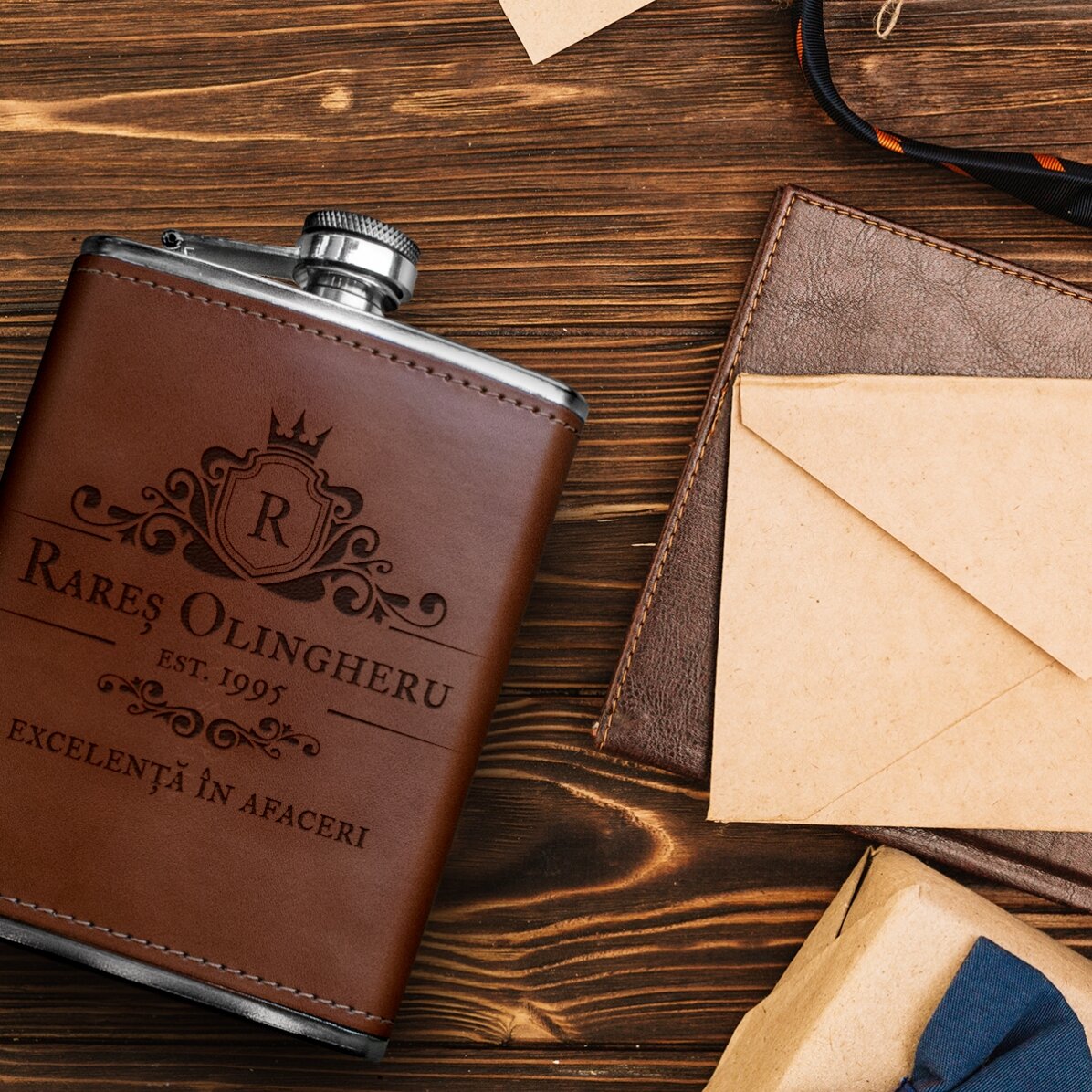 Personalisierte, mit Leder ummantelte Taschenflasche – Excellence