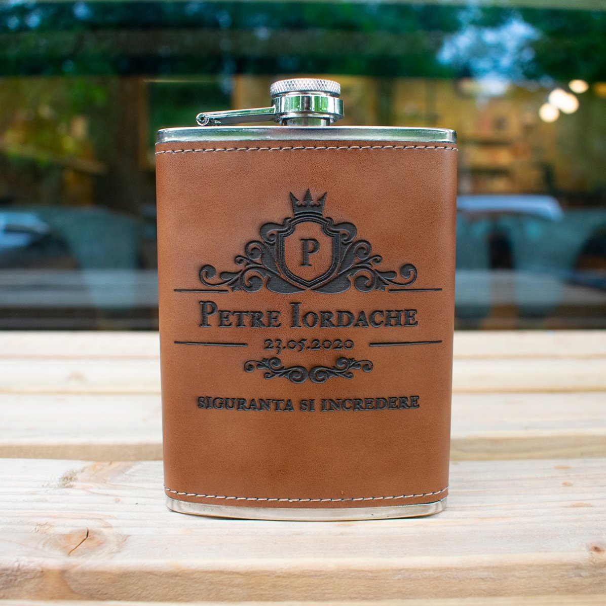 Personalisierte, mit Leder ummantelte Taschenflasche – Excellence