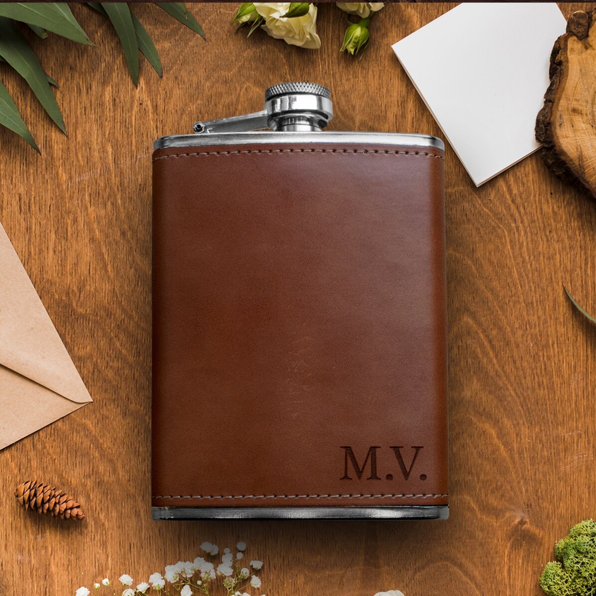 Personalisierte, mit Leder ummantelte Taschenflasche – mit deinen Initialen