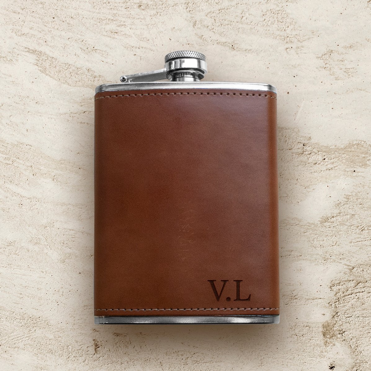 Personalisierte, mit Leder ummantelte Taschenflasche – mit deinen Initialen
