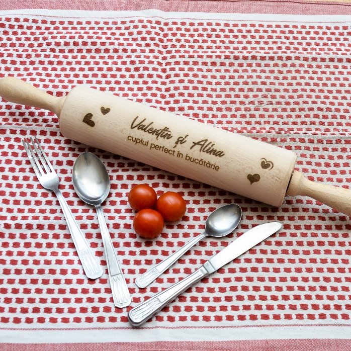 Individuell gestalteter Holz-Drehständer für Paare