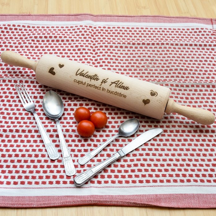 Individuell gestalteter Holz-Drehständer für Paare