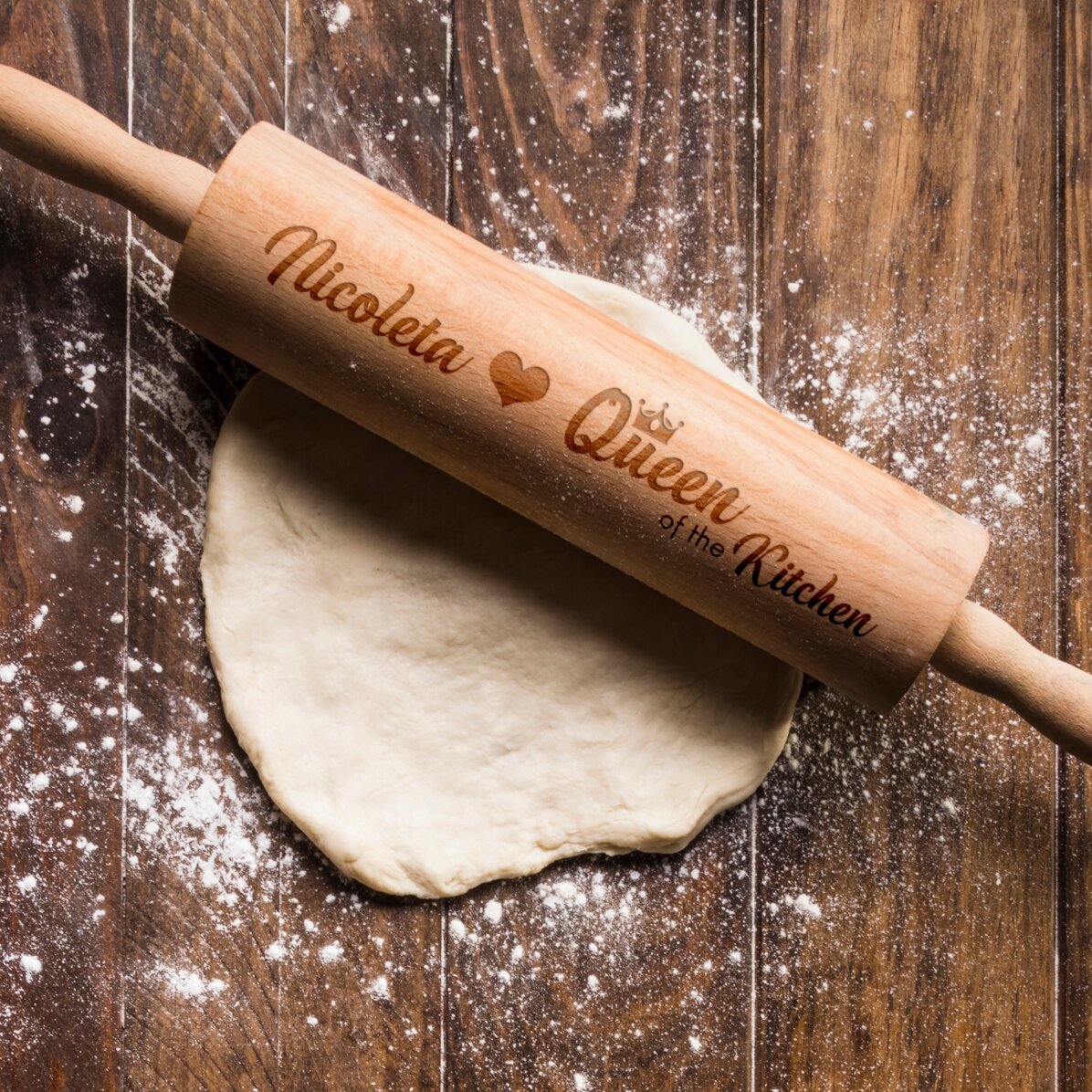 Individuell gestalteter Holzroller – Queen of the Kitchen