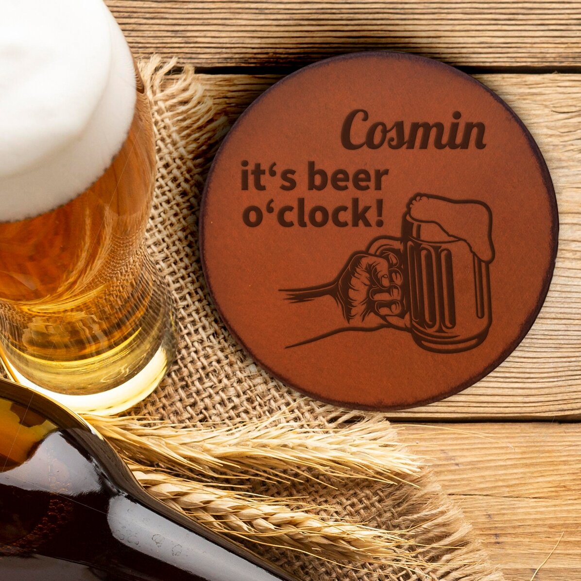 Personalisierter Gläserhalter aus Leder mit Schriftzug – It