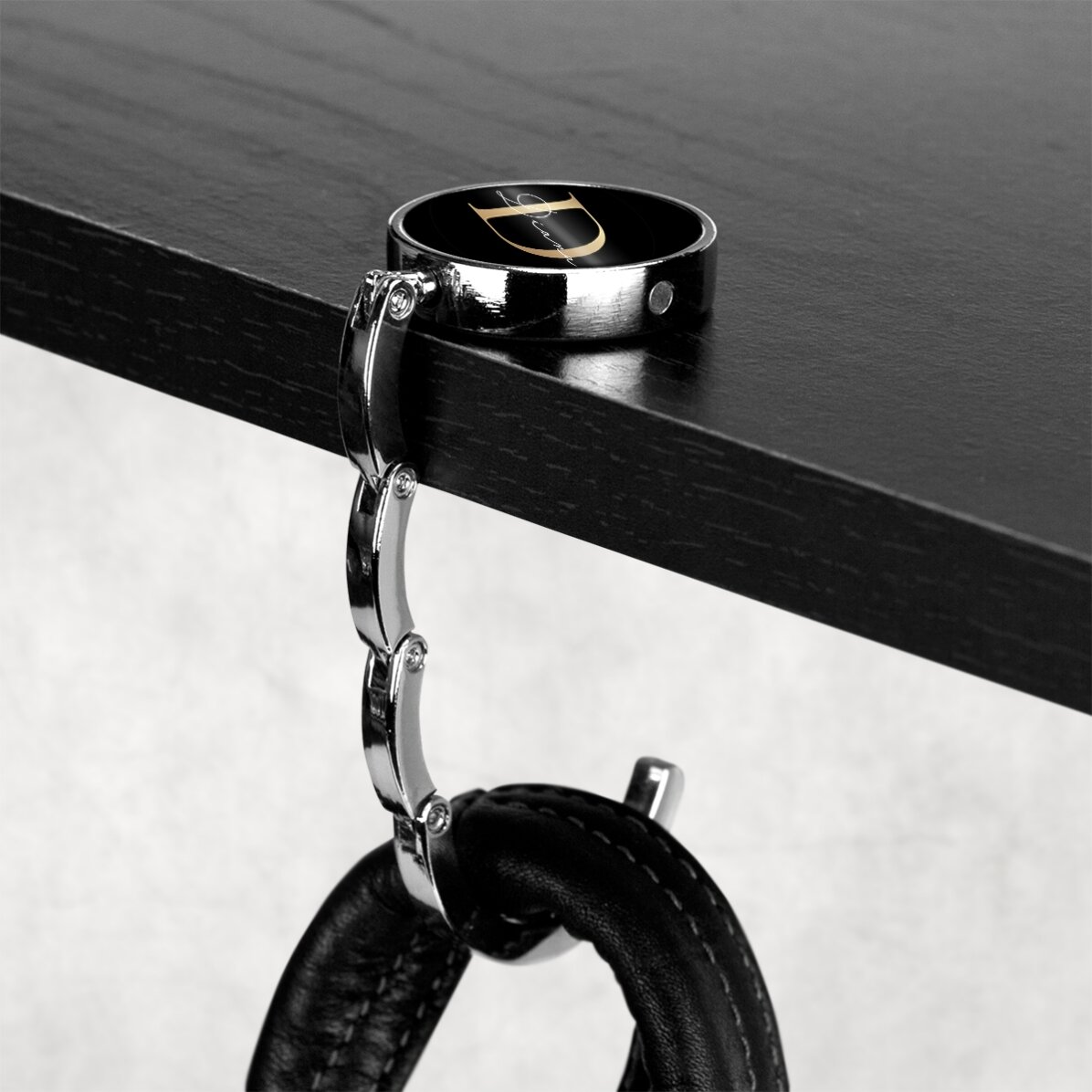 Taschenhalter für den Tisch, personalisiert mit Namen und Initiale – Gold