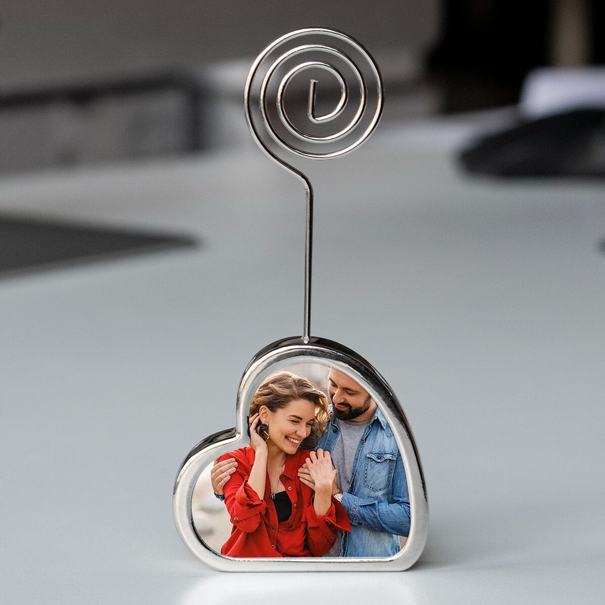 Halterung für eine personalisierte Botschaft mit zwei Fotos