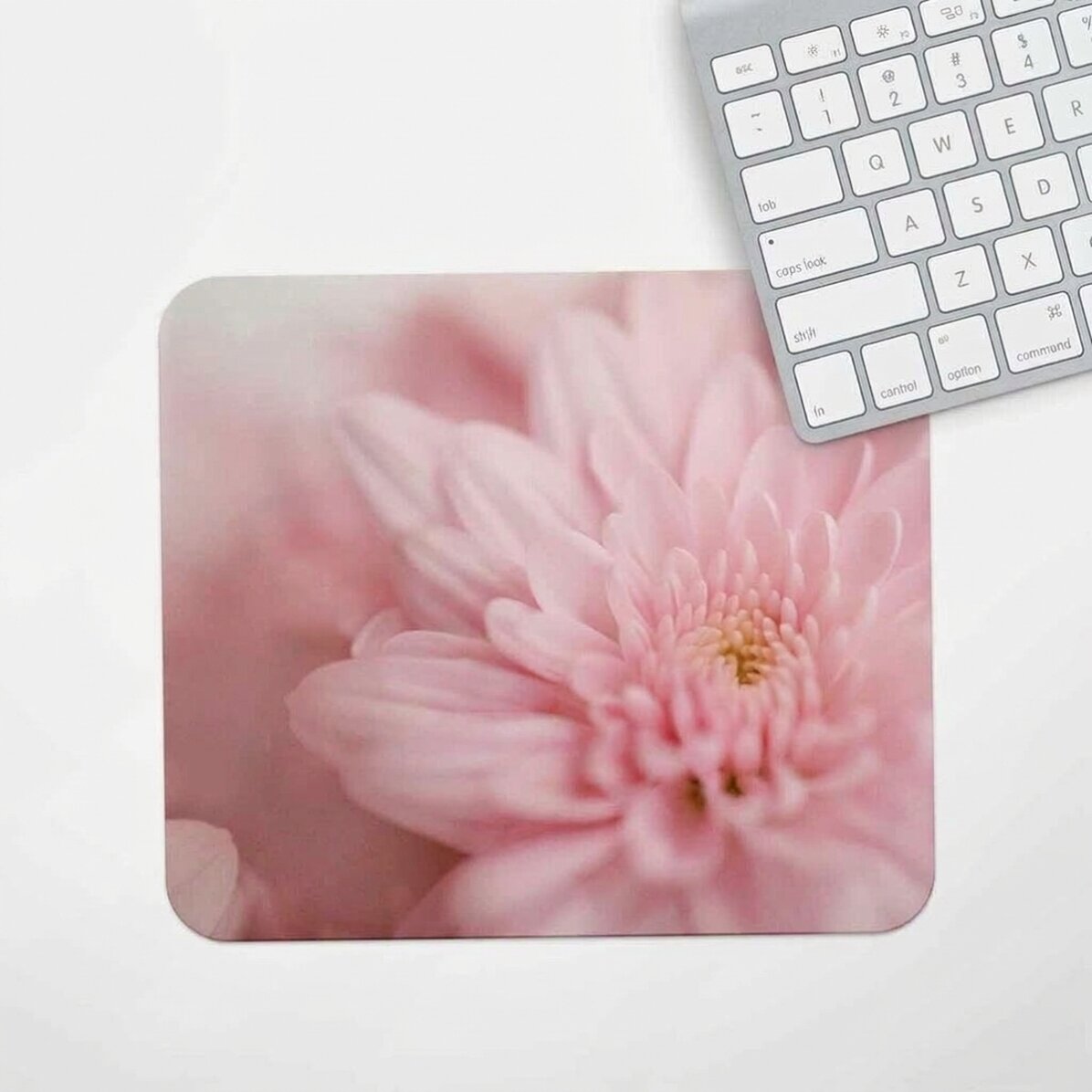 Individuell gestaltetes Mauspad mit Blumenmotiv