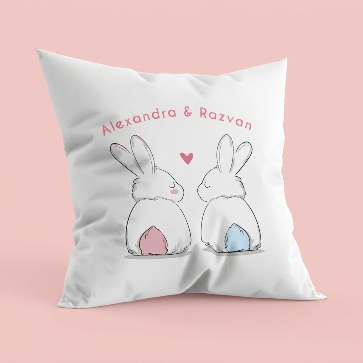 Personalisiertes Kissen mit Text – Bunnies in love