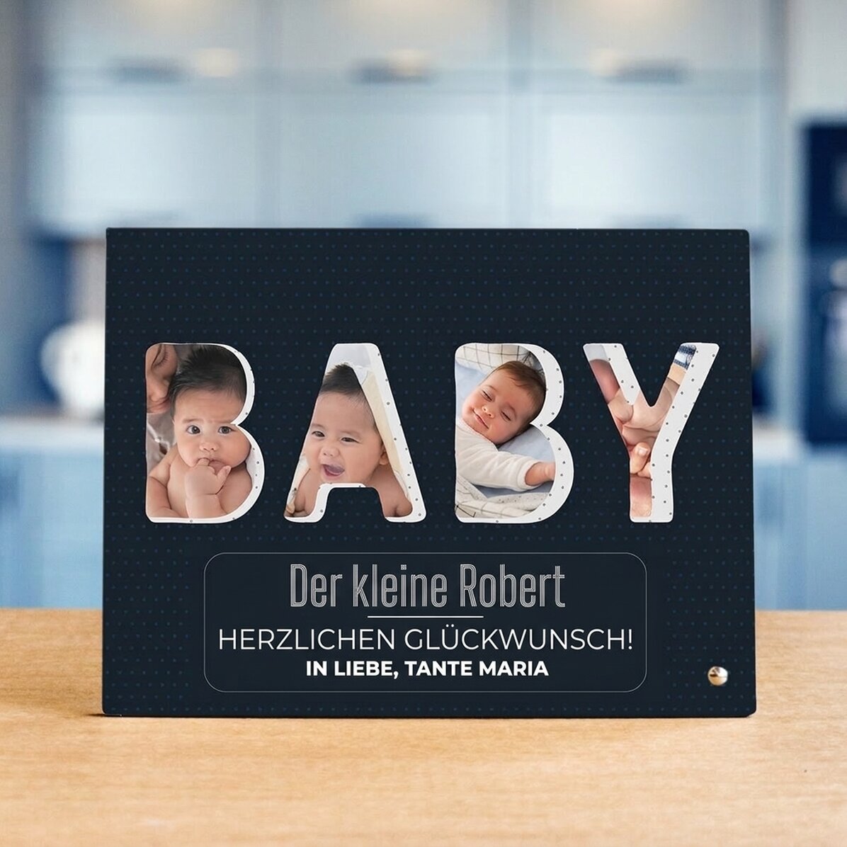 Personalisierter Fotorahmen für den Schreibtisch mit 4 Fotos und Text – Baby