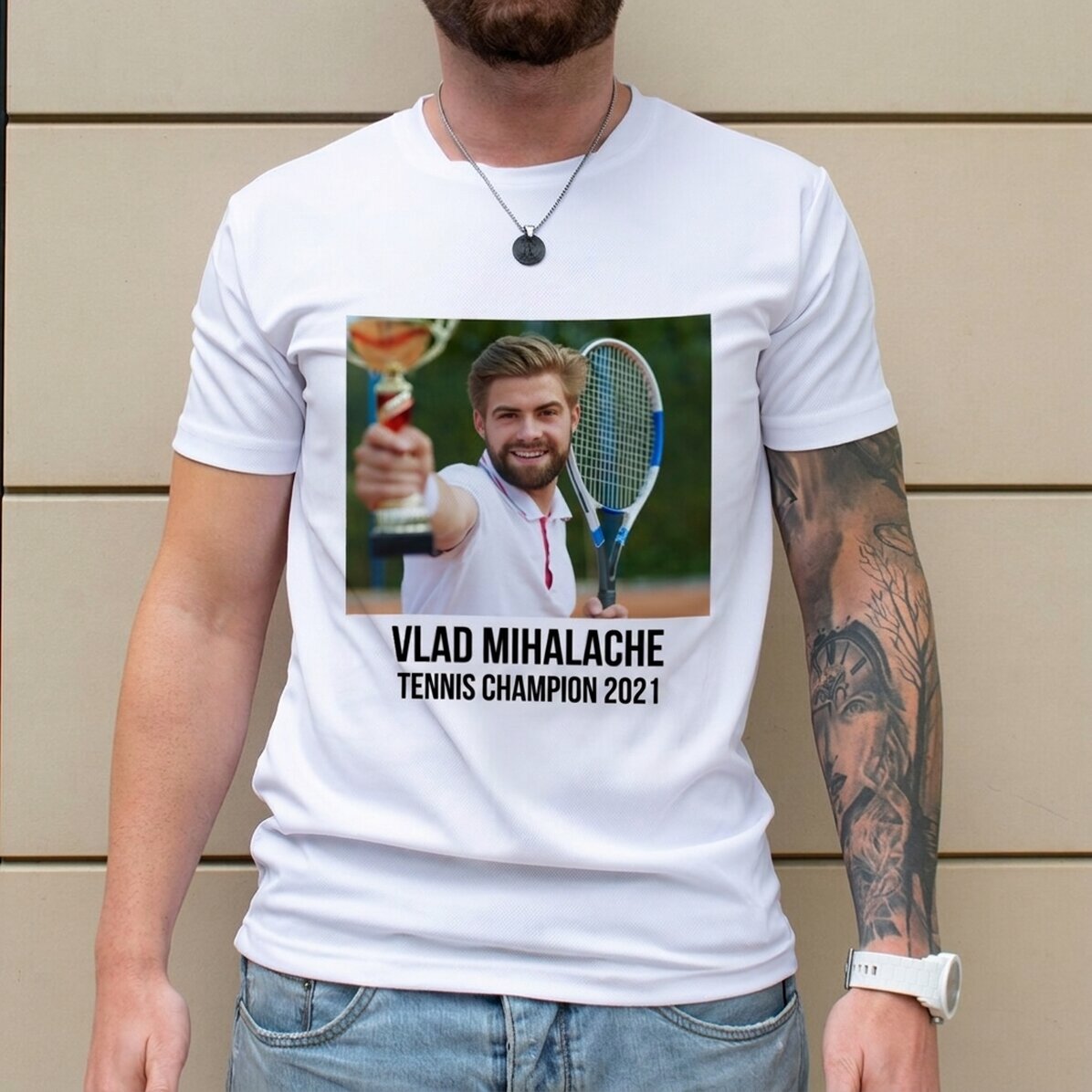 Individuell gestaltetes Sport-T-Shirt mit Foto und Text