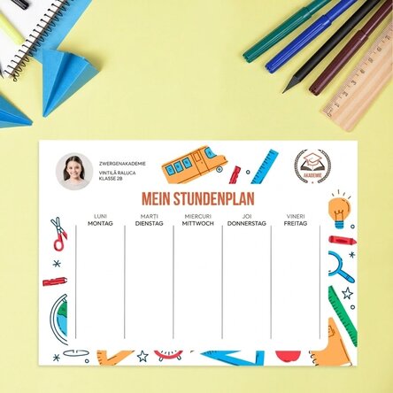 Individuell gestalteter Stundenplan mit Text, Foto und Logo