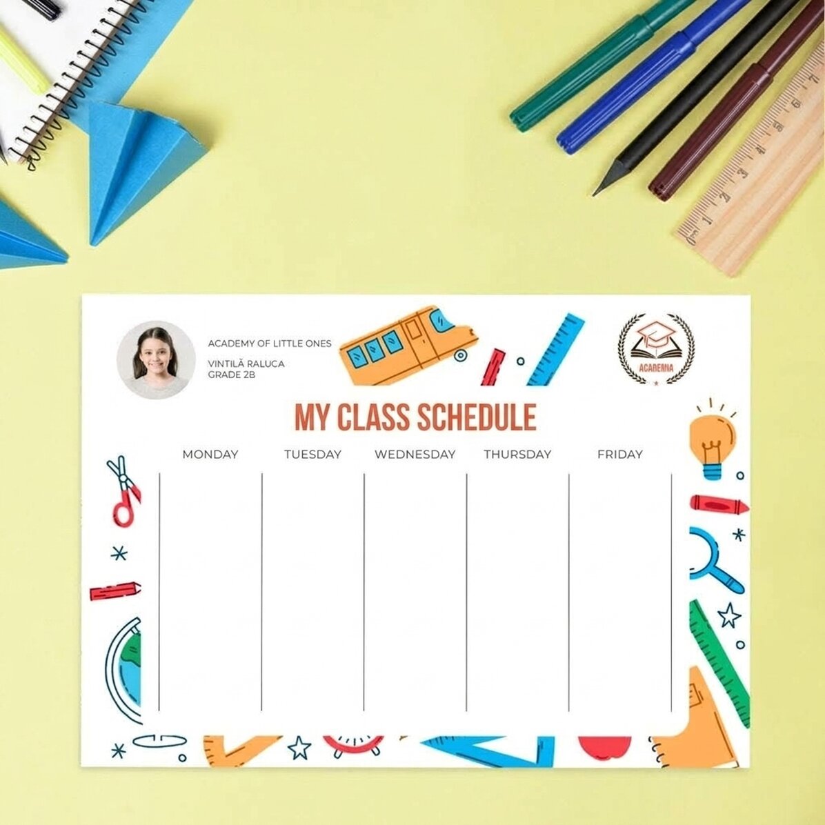Individuell gestalteter Stundenplan mit Text, Foto und Logo