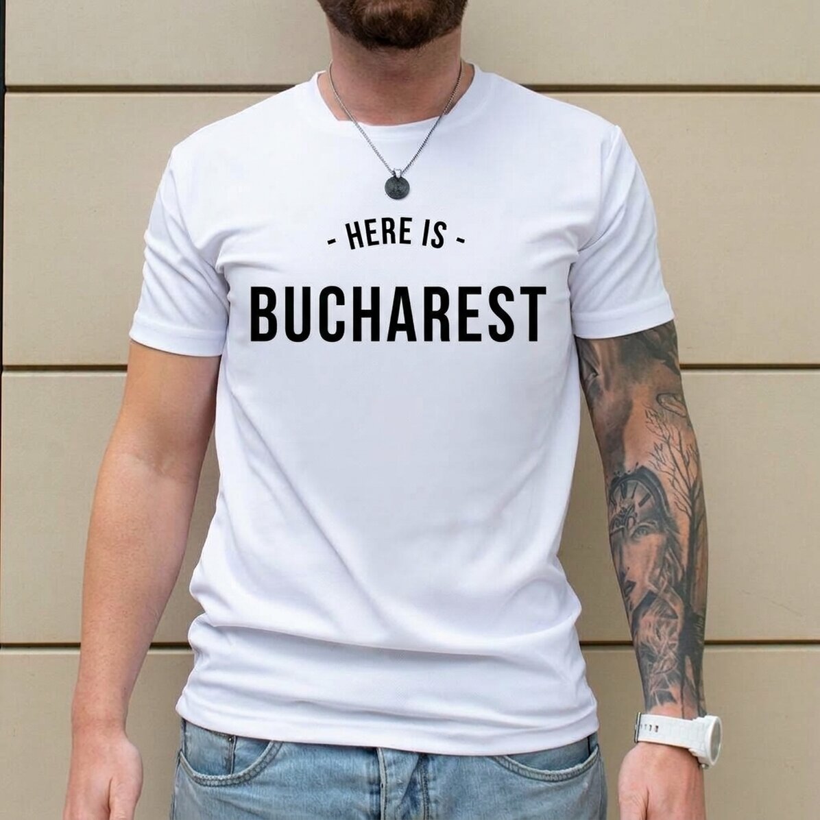 Individuell gestaltetes Sport-T-Shirt mit Aufdruck auf der Vorderseite