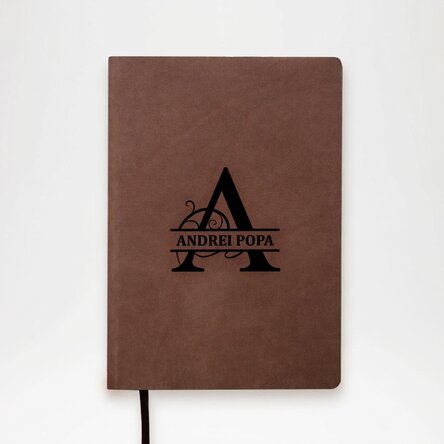 Personalisierter Leder-Terminkalender mit Monogramm und Namen in der Mitte