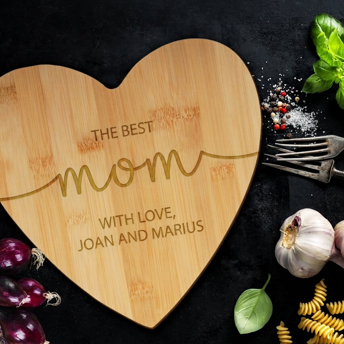 Personalisierter Herz-Schneidebrett mit Schriftzug – „Best mom“